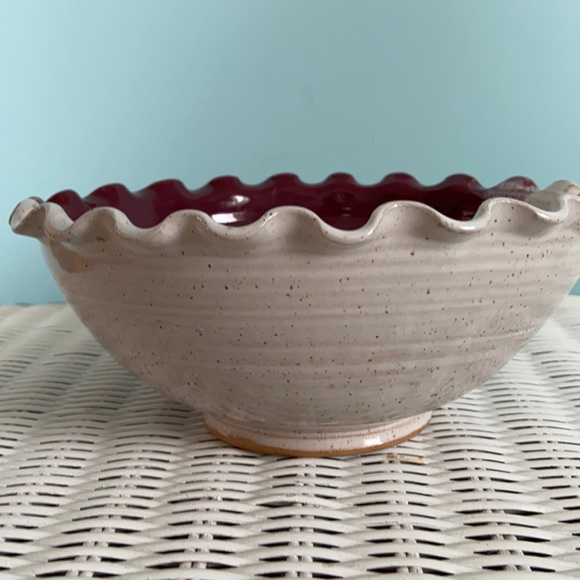 Vintage Farmhouse Pottery Serving Bowl scalloped edge - Picture 3 of 5